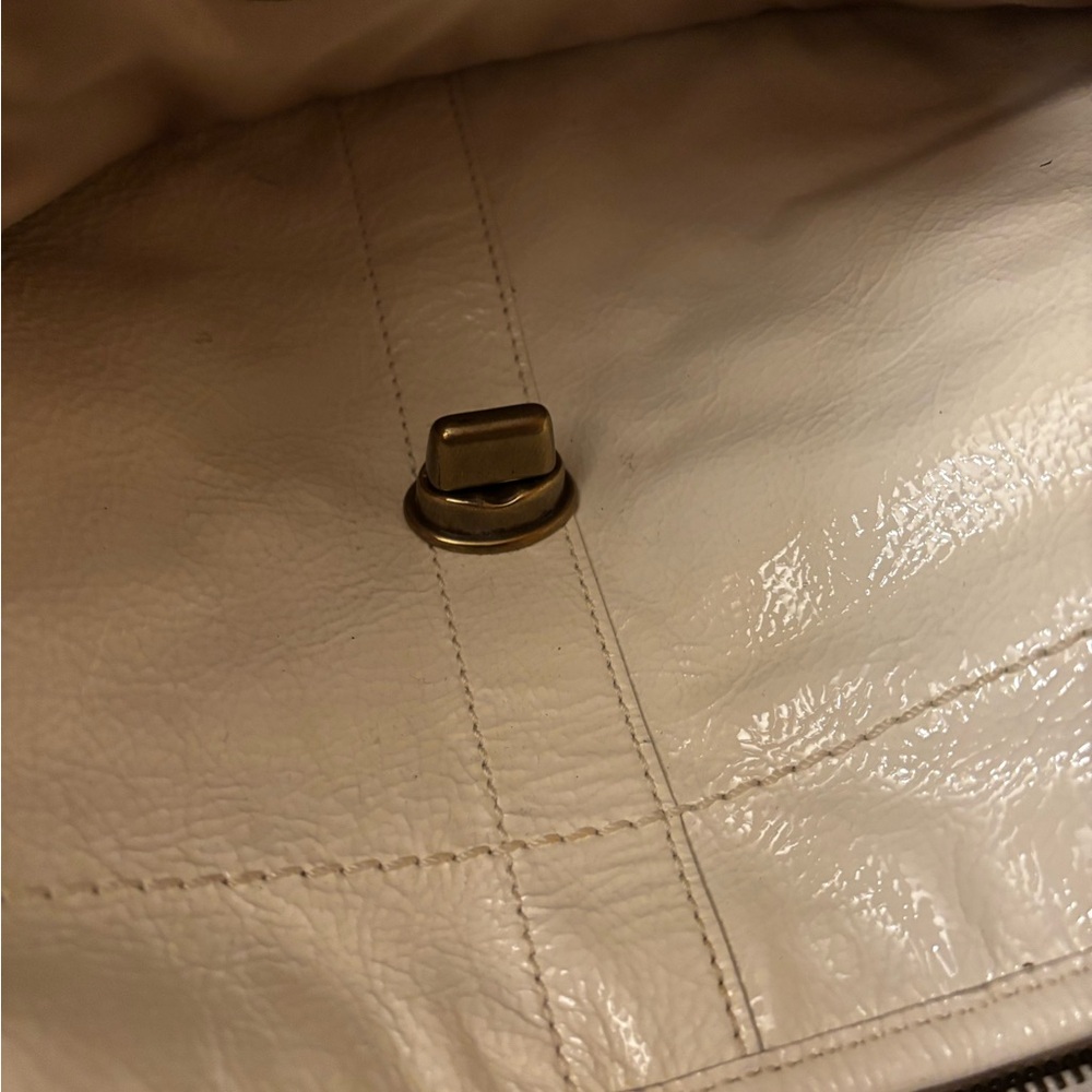 Coach Ergo XL 2007 White/Cream Patent Leather Shoulder Bag 11009 $487 Retail - Picture 7 of 9